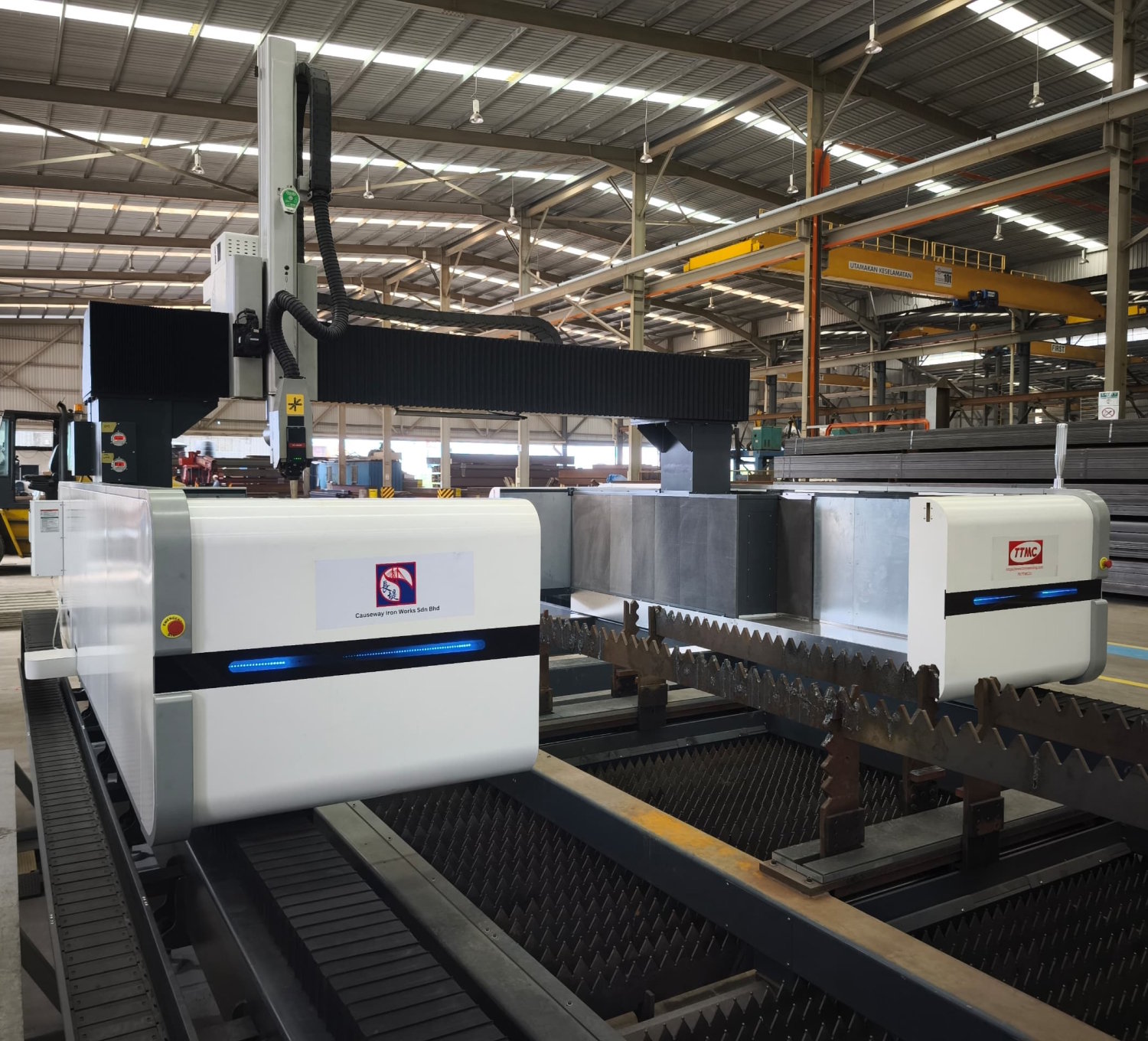 Mobile :: Solutions :: H Beam Laser Cutting Machine Masthead